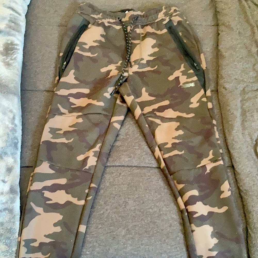 American Eagle Camouflage Sweats/Joggers SIZE SMALL